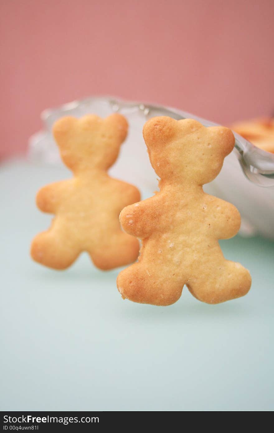 Cookies in the form of two bears