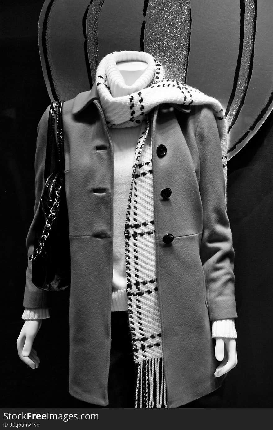 Mannequin in black and white