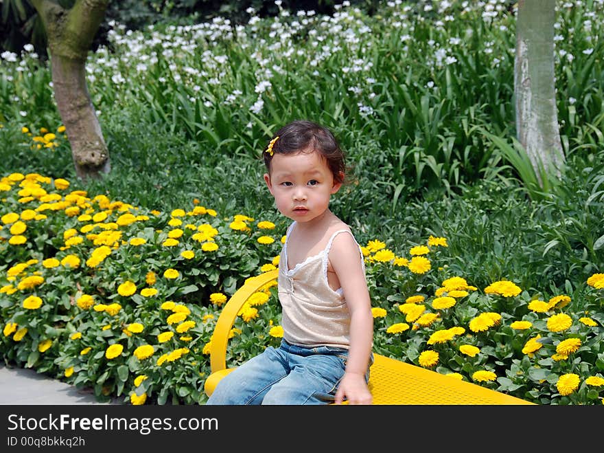 Beautiful china girl In flowers