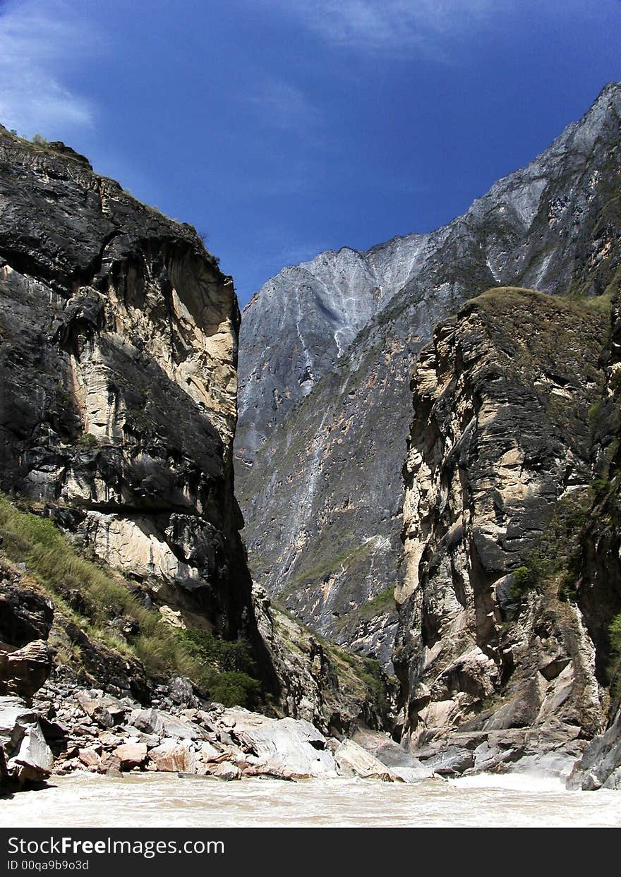 Famous grand Tiger leaping gorge in China,