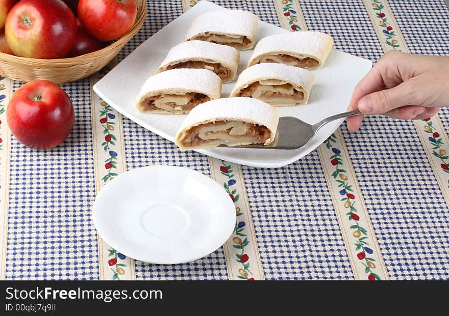 Apple roll (strudel)