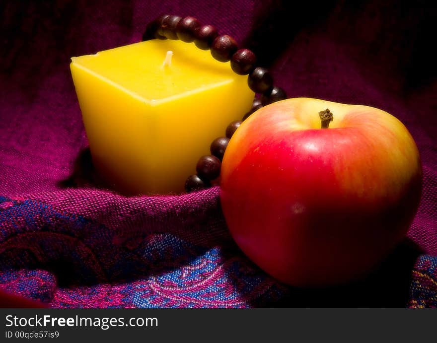 Apple Necklace Candle