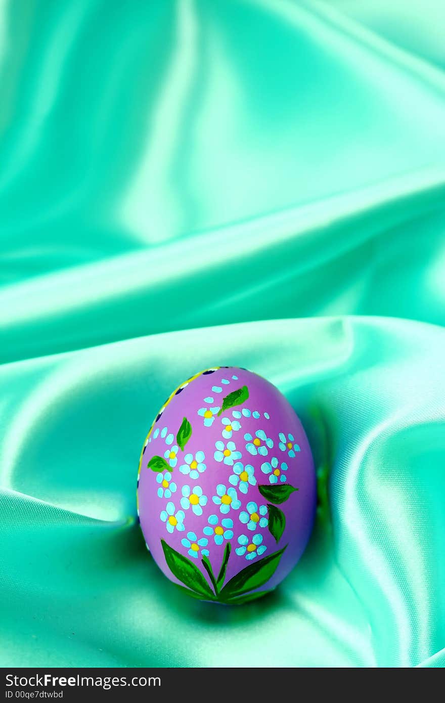 Easter Egg - Lila on Turquoise