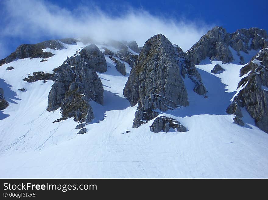 The mountains surrounding the meta's peak in the Abruzzo's National Park (Italy)