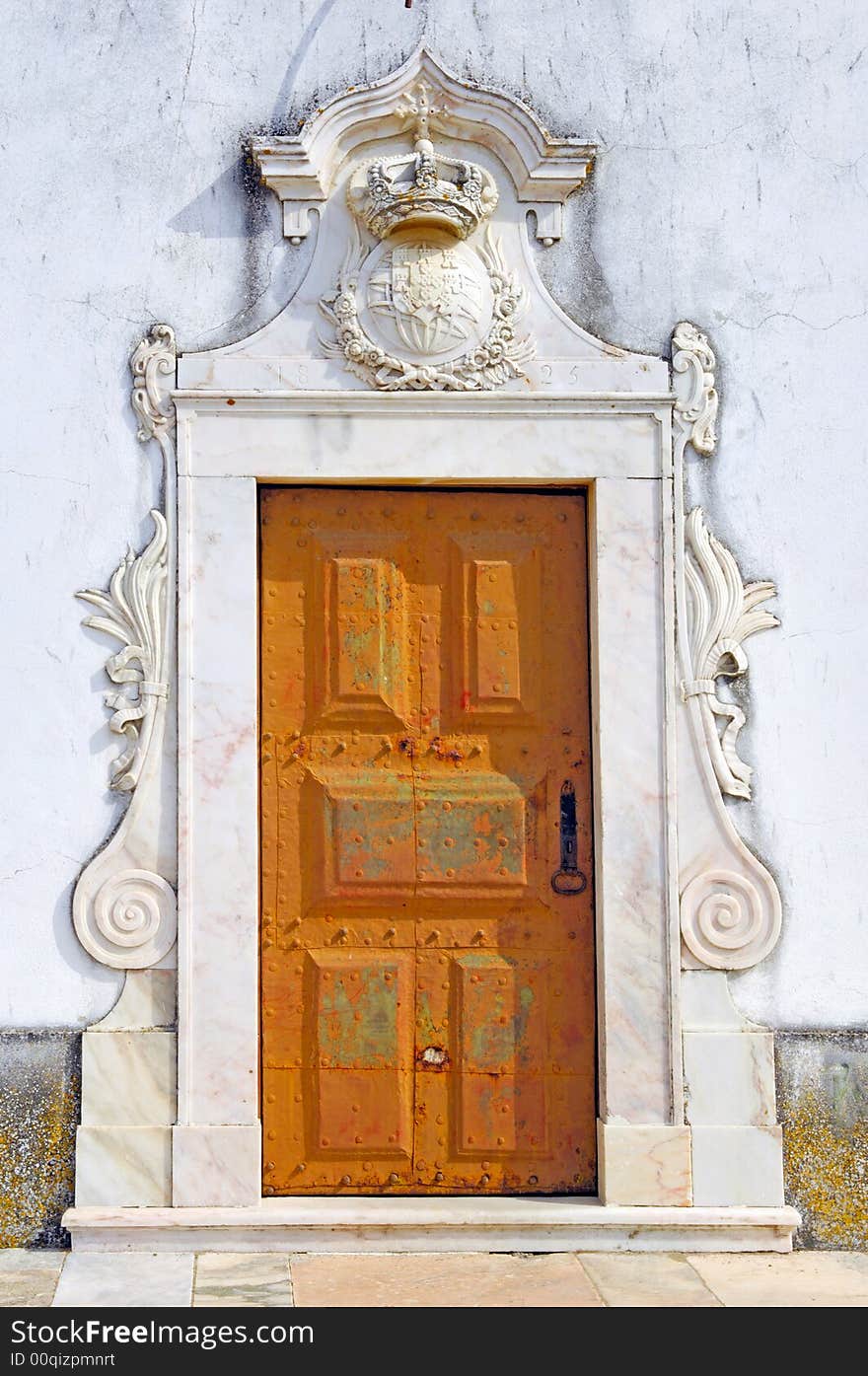 Portugal, area of Alentejo: Castle s door