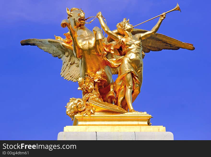 France, paris: Statues of Alexander III bridge