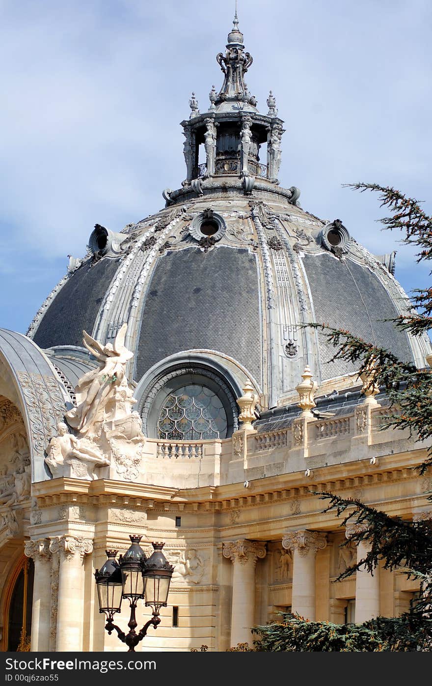 France, Paris: famous monuments the Petit Palais; white stone for this architecture dominated by a nice black tiles dome. France, Paris: famous monuments the Petit Palais; white stone for this architecture dominated by a nice black tiles dome