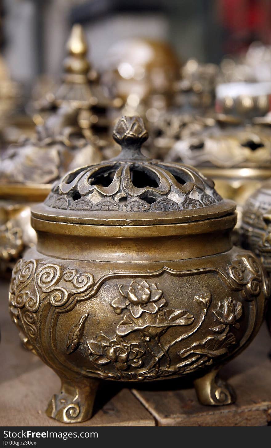 This is a temple with the burning incense censer.
Antique city of Beijing. This is a very famous market of antique of Beijing.