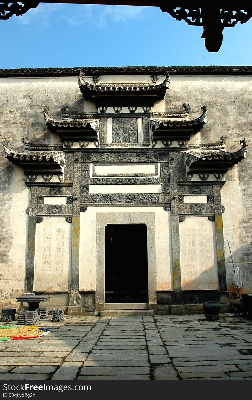 Hong cun is located in the south of Anhui,china. This is the traditional court yard of a village house. Hong cun is located in the south of Anhui,china. This is the traditional court yard of a village house.