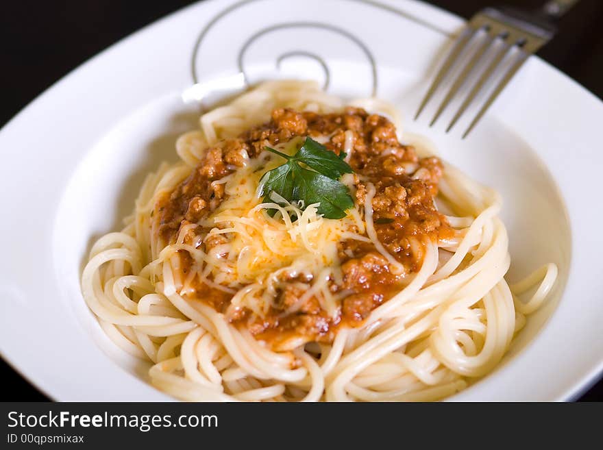 Spaghetti and wine on table