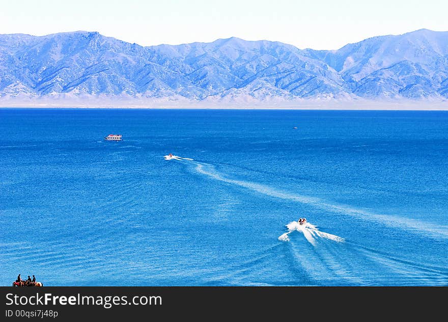 What a splendid and picturesque scenery!---Sailimu Lake