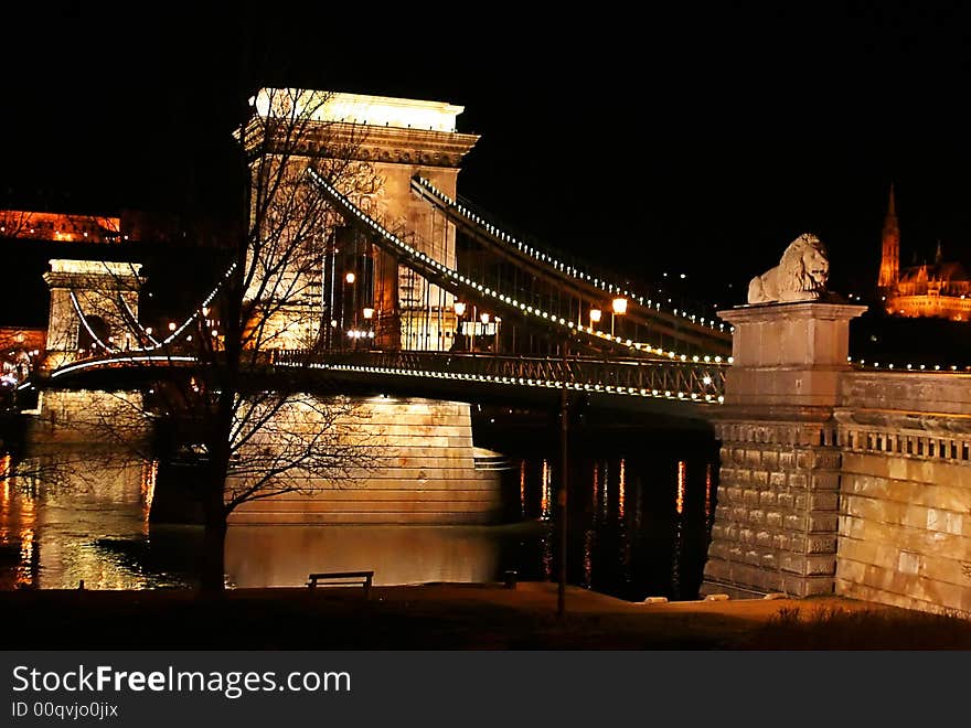 Night, shot of the catenary bridge, view from side