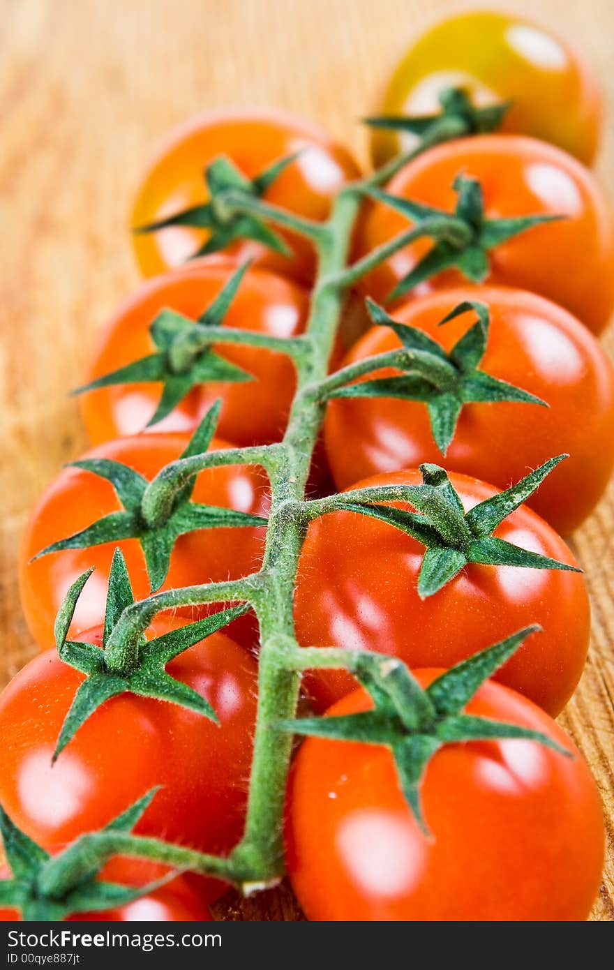 10 red tomatoes