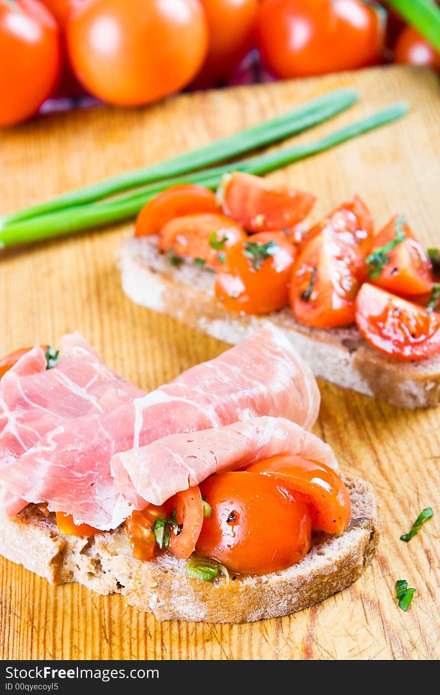 Ham and tomato sandwiches