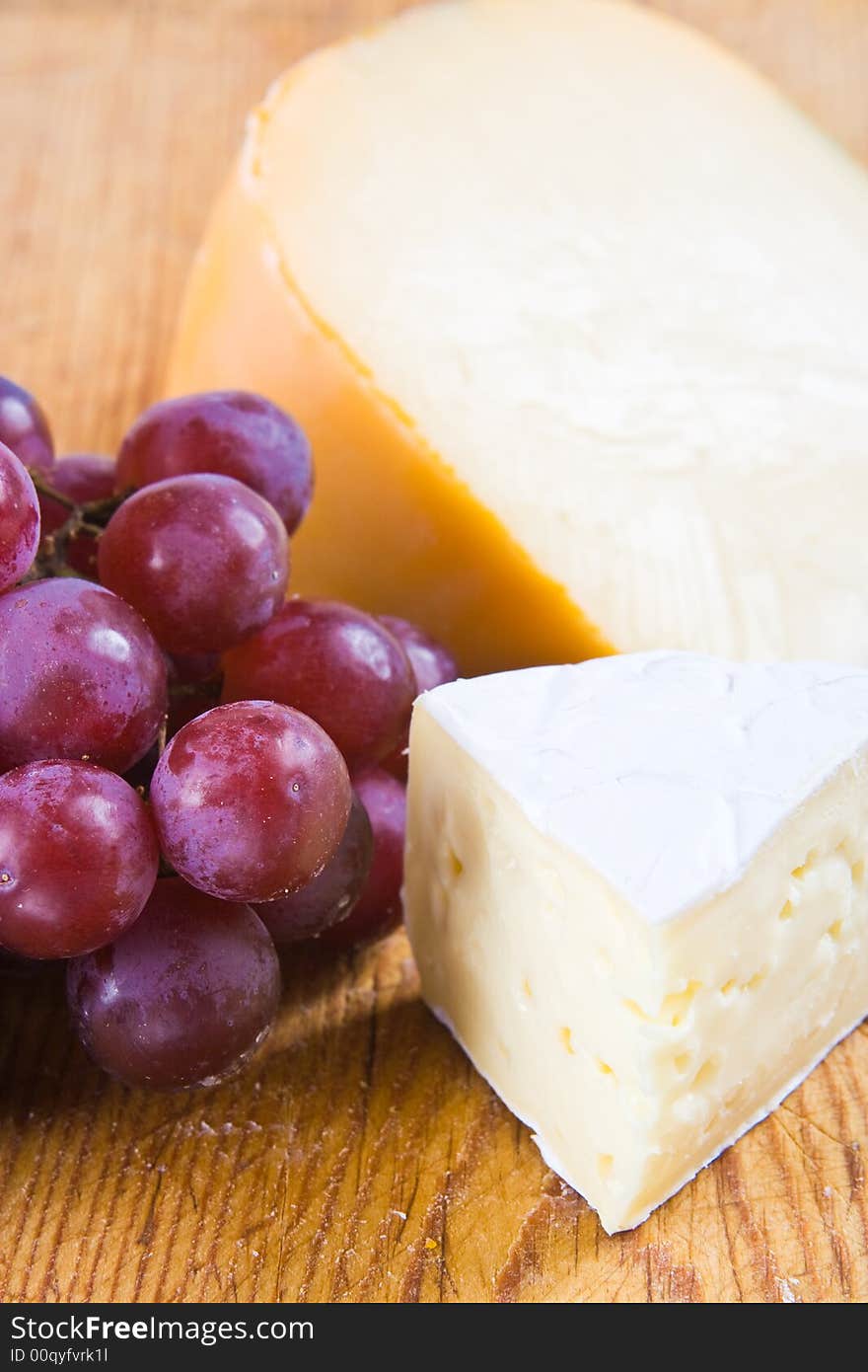 Gouda, camembert and grapes