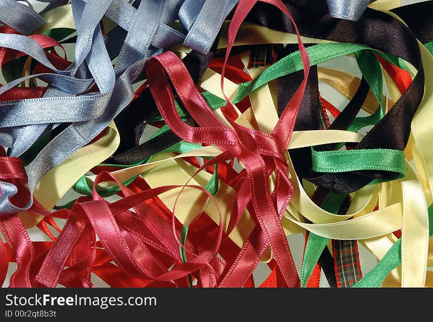 Composition of ribbon cloth of several colors