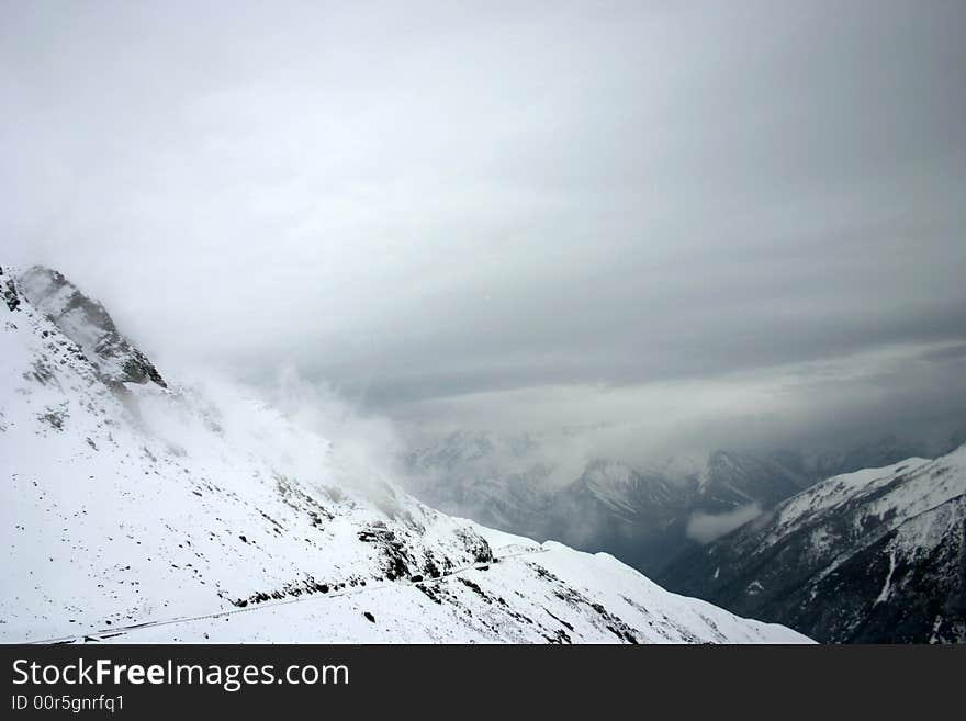 View on the road to 4 ladies mountain, sichuan province,China