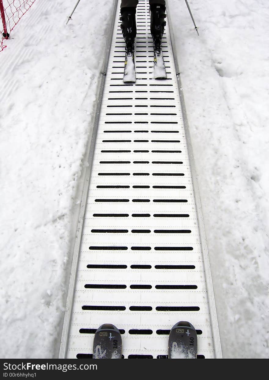 Ski elevator