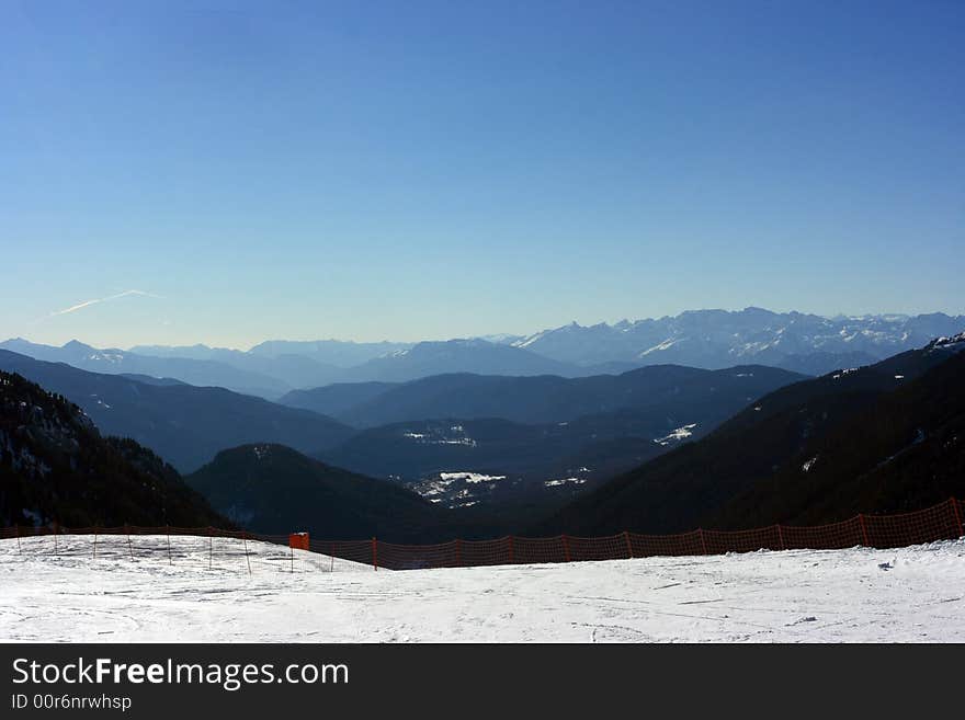 Horizon as a range of mountain chains. Horizon as a range of mountain chains.