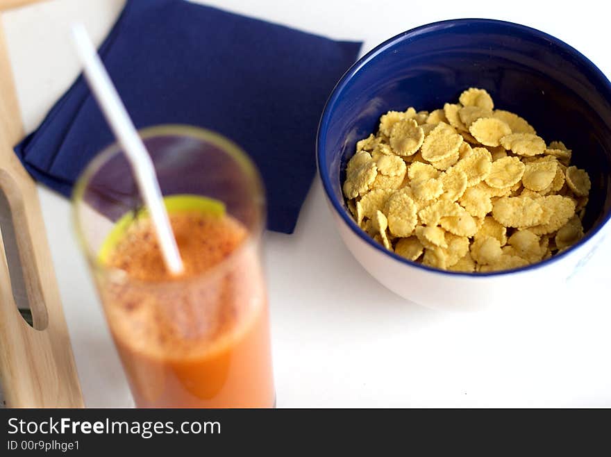 Easy breakfast from corn-flakes and carrots juice