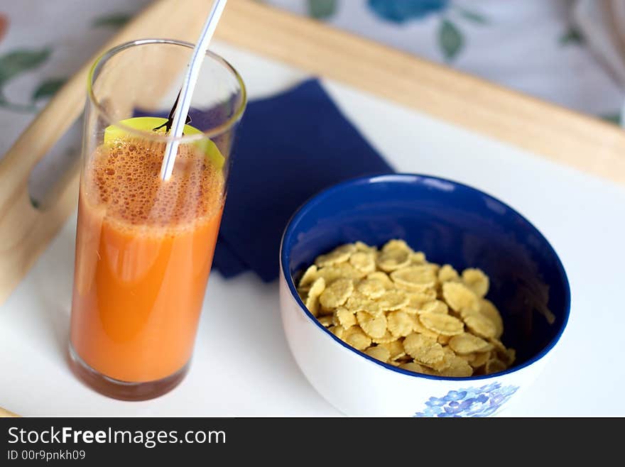 Easy breakfast from corn-flakes and carrots juice