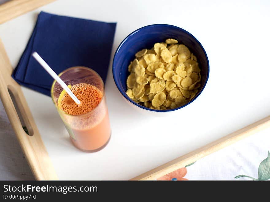 Easy breakfast from corn-flakes and carrots juice