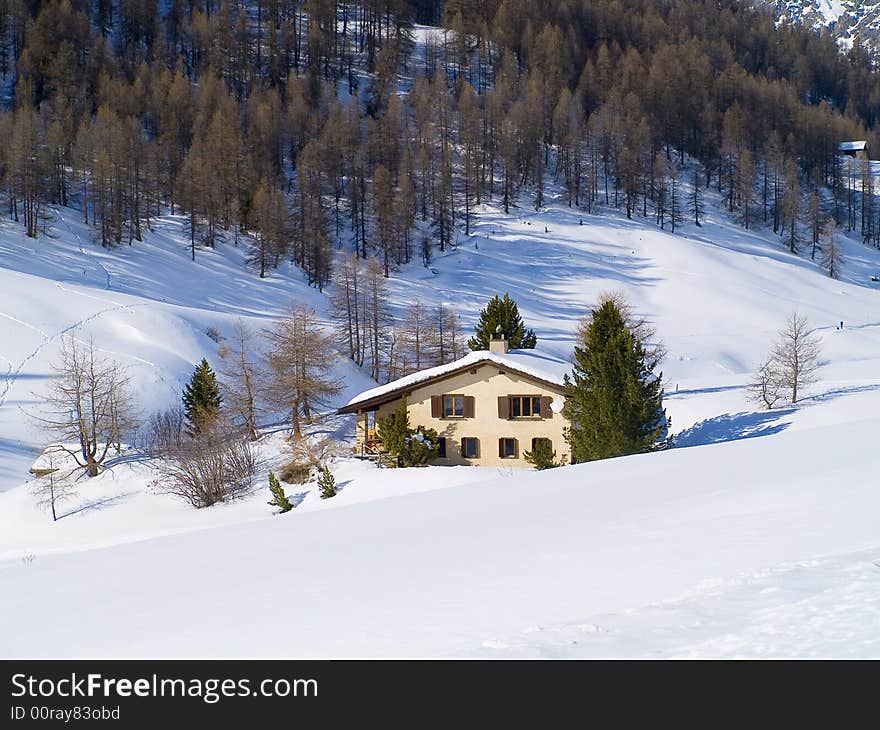 Challet between the snowy Swiss Alps