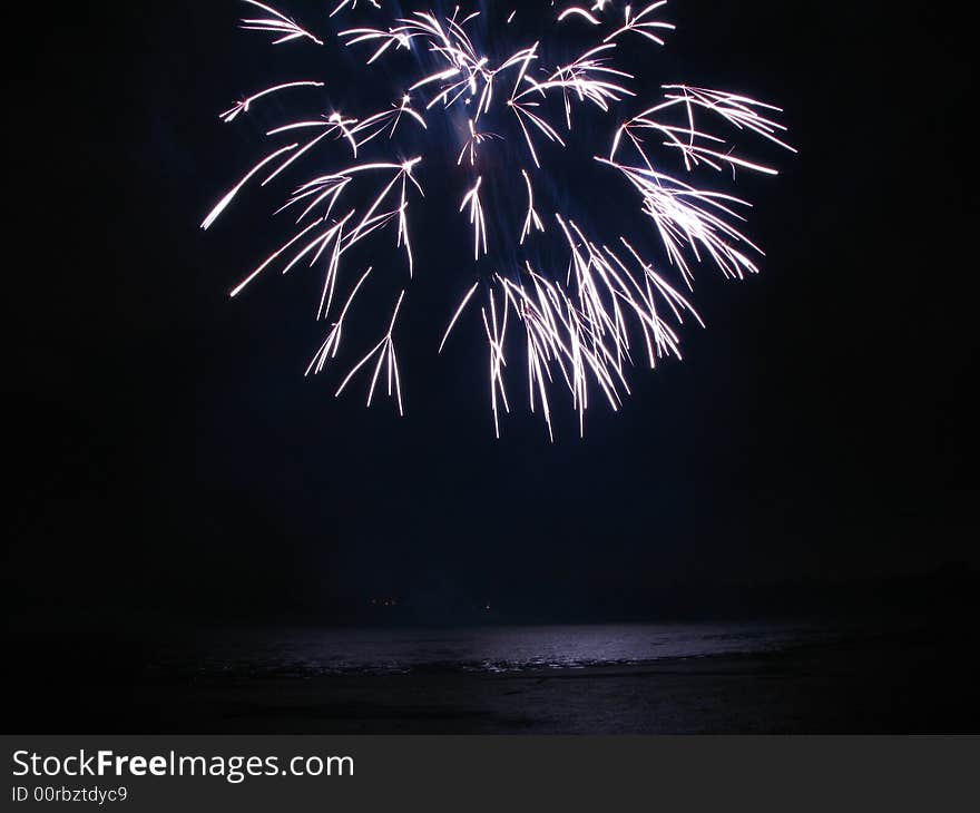 Picture of the fireworks at boucherville, Québec, Canada.