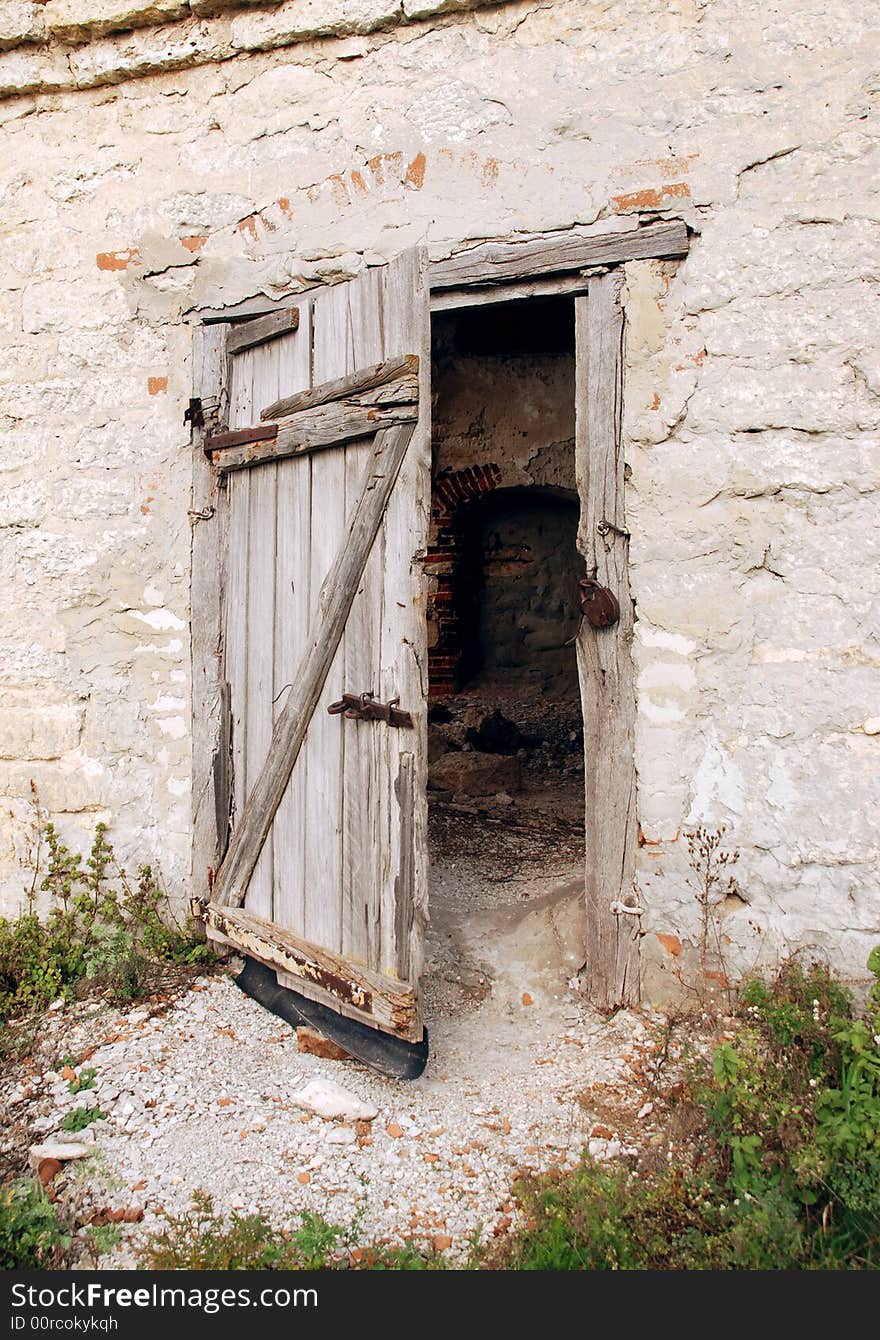 Old door of the thrown chapel