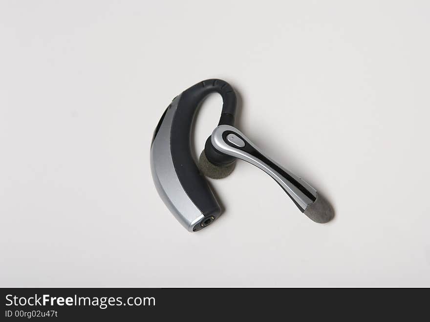 This is the bluetooth headset for cell phones