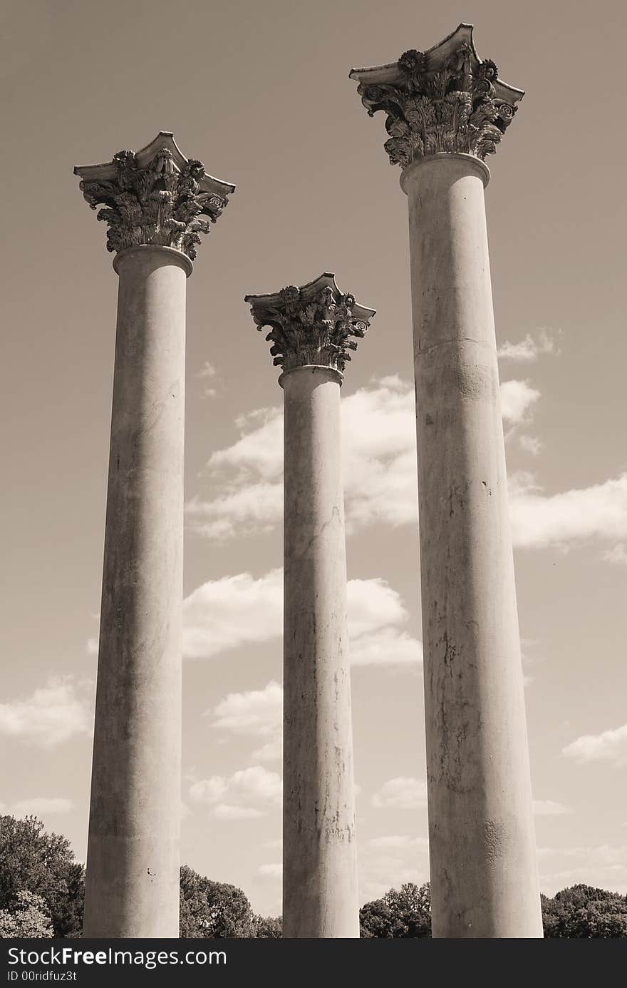 Scary looking pillars from below. Scary looking pillars from below.