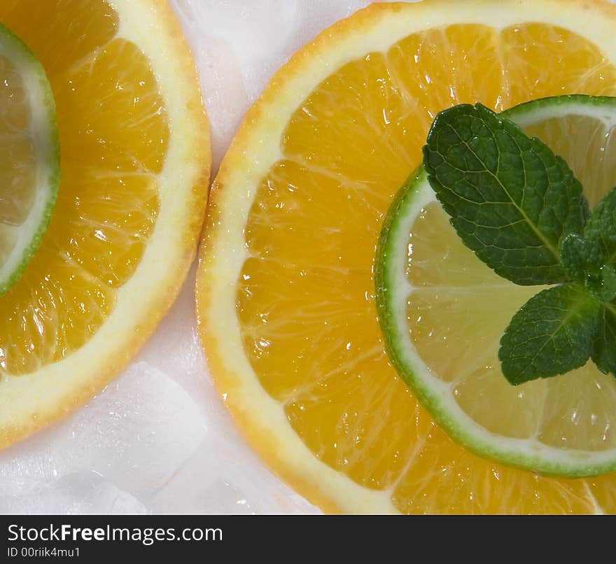 Lime and orange segments whith mint