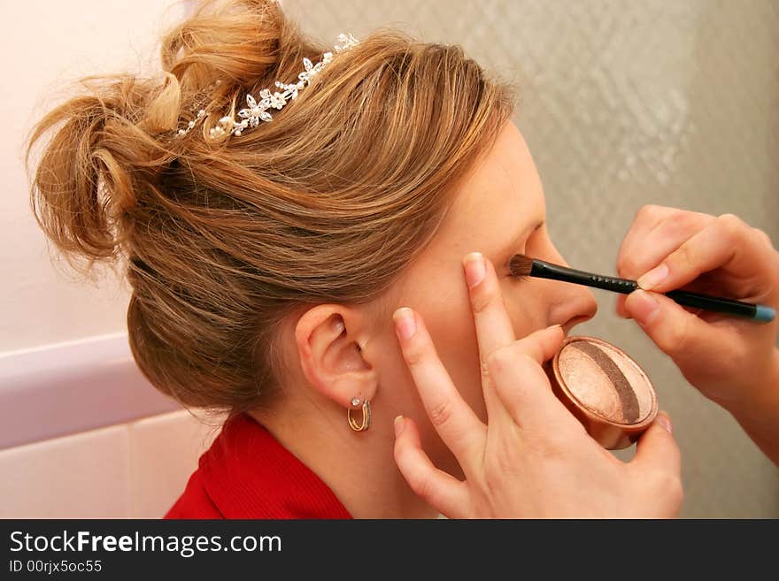 Applying Eye Shadow