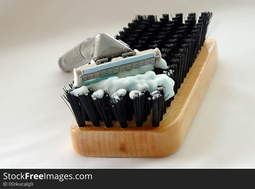 Time for hard shave. Brush like symbol of wiry (coarse) bristle.