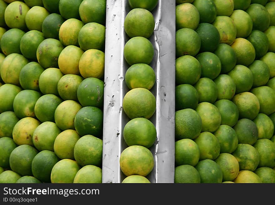 Oranges lined up at juice shop, delhi