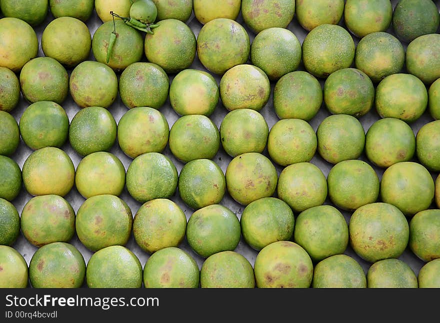 Oranges lined up at juice shop, delhi