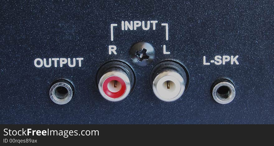 Input output a stereo channels.