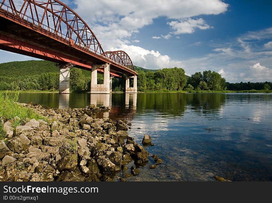 Photo of the steel railroad bridge across the river