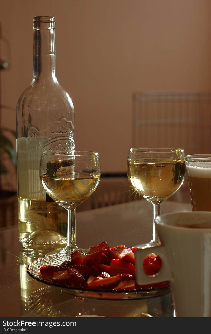 Cup, drink, vine, coffee and strawberry.