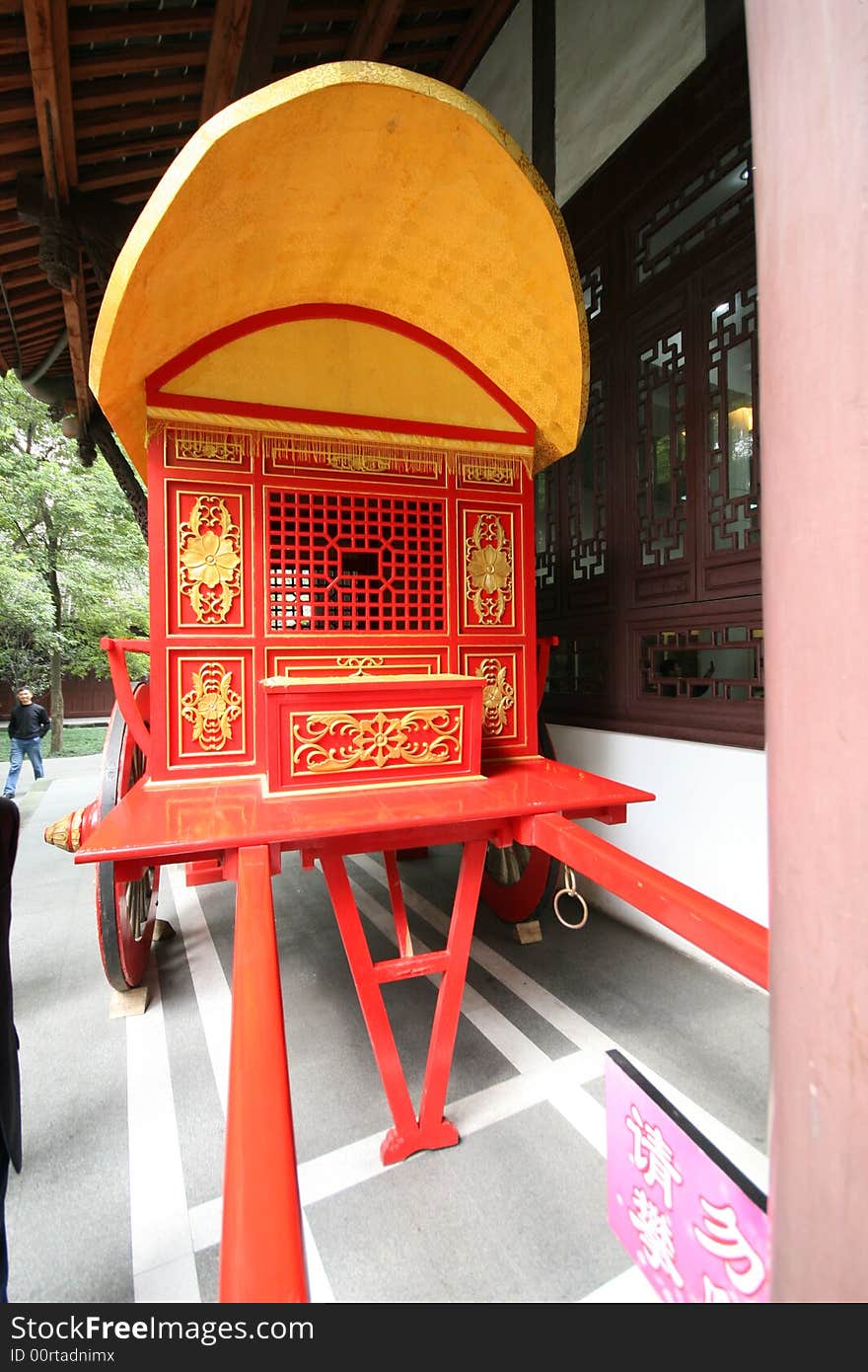 We saw this ancient carriage in Sichuan,China