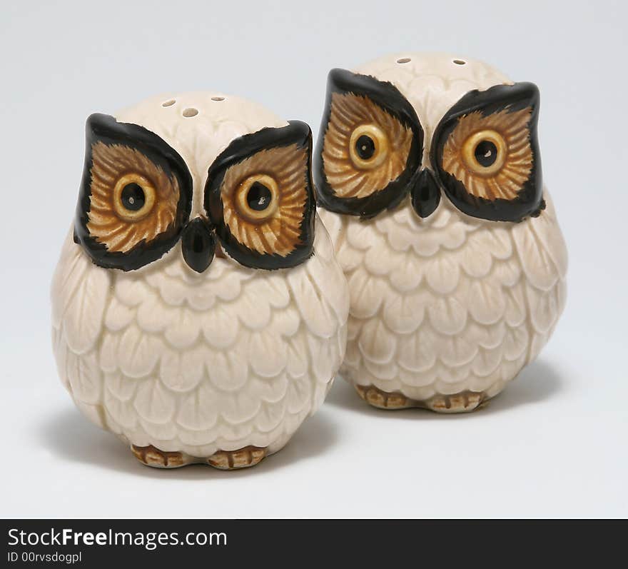 Salt & pepper shaker Collection: Two owls. Salt & pepper shaker Collection: Two owls.