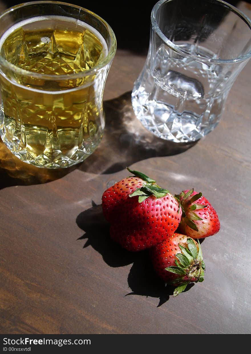 Strawberry and two cups on a table