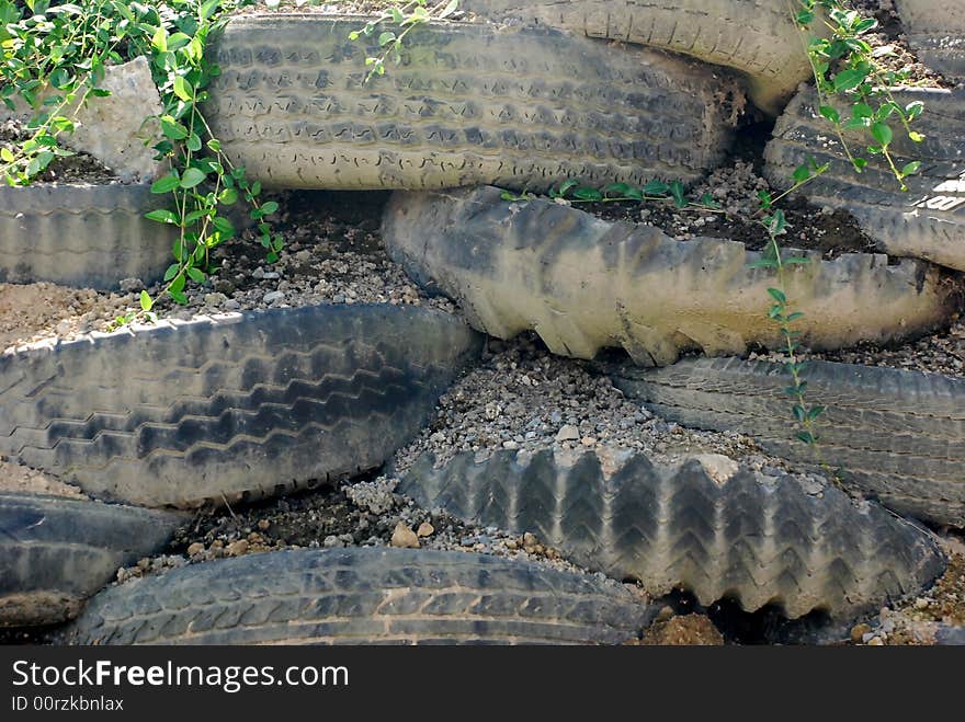 Tire rockery