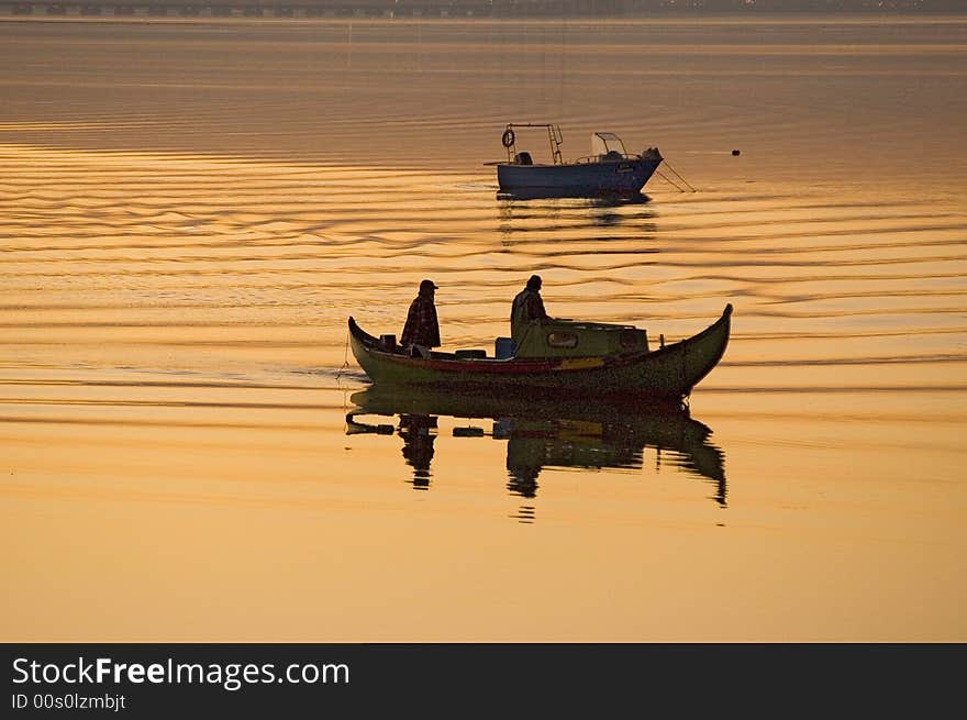 Alcochete riverside by the River Tagus, Portugal, EU.
Calm waters of the estuary are transformed in small waves by a passing fishing boat. Alcochete riverside by the River Tagus, Portugal, EU.
Calm waters of the estuary are transformed in small waves by a passing fishing boat.