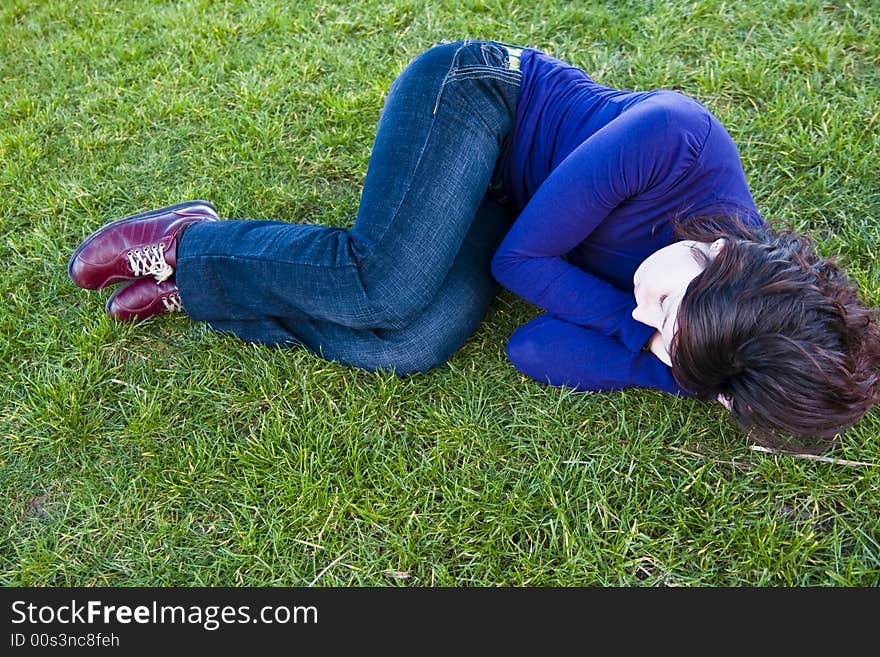 Young beauty sleeping over the grass. Young beauty sleeping over the grass