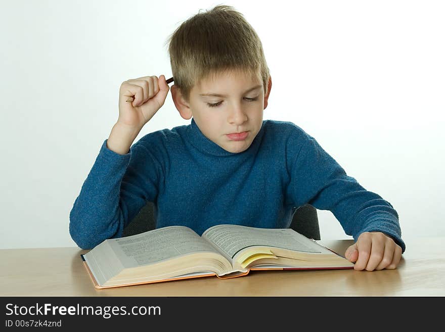 Little boy read book