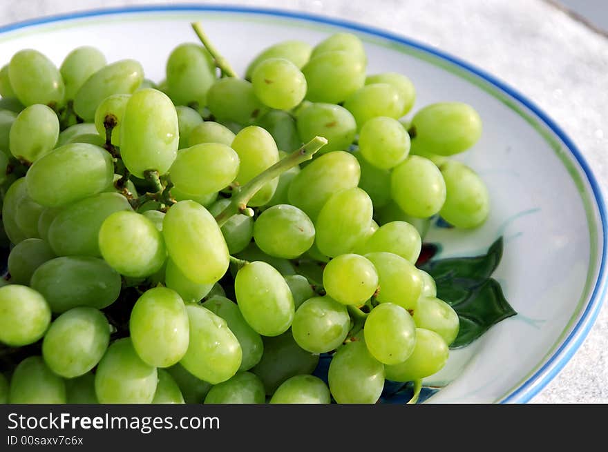 Green grapes are a uniquely nourishing, cleansing and regenerative food. Grapes contain astringent tannins that are beneficial in the fight against cancer.