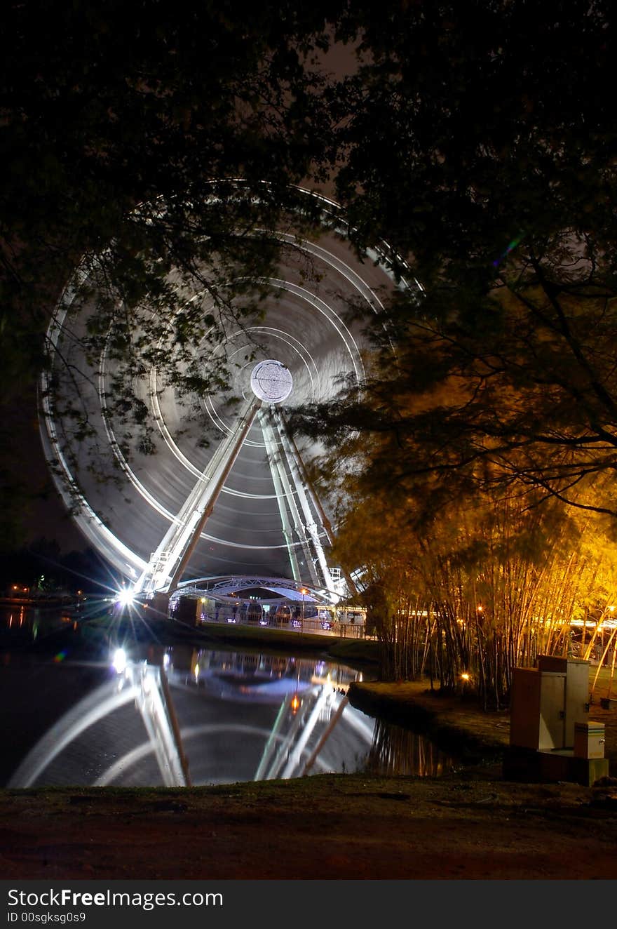 Eyes on malaysia - ferris wheels in kualal lumpur at the night scene