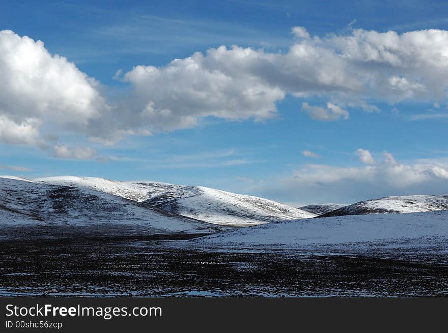 Blue sky and snow mountain on the Qinghai-Tibet Plateau. Blue sky and snow mountain on the Qinghai-Tibet Plateau.