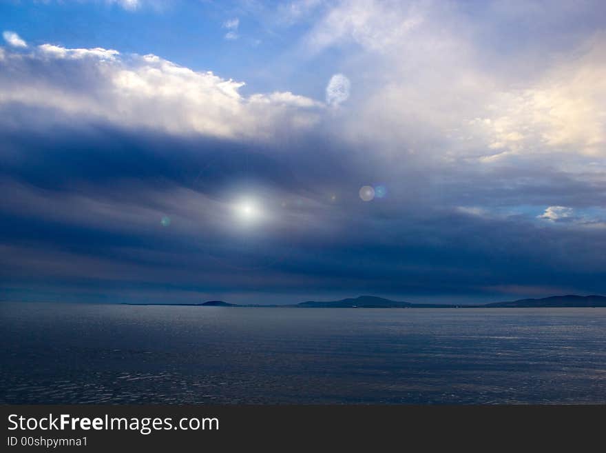 Black sea-Bulgaria-2008 It starts the new day. The sun punctures a road for itself in its oort clouds. Black sea-Bulgaria-2008 It starts the new day. The sun punctures a road for itself in its oort clouds.